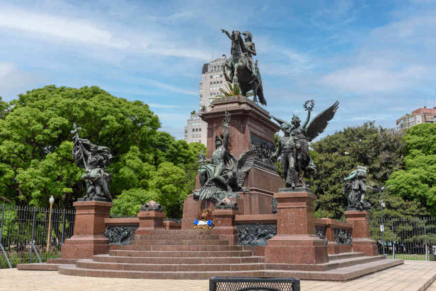 Argentina - Buenos Aires 075 - Retiro - monumento al General José de San Martín.jpg